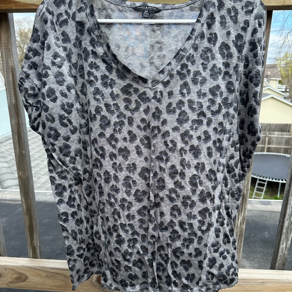 Lucky Brand Gray Graphic Fitted Short Sleeve Tee